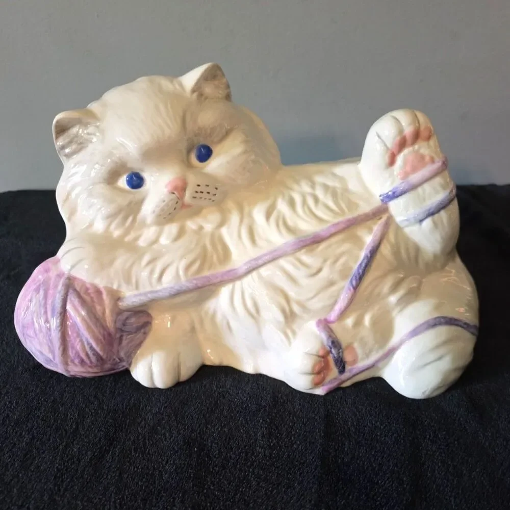 VTG White Ceramic Persian Cat Playing with Yarn Figure Kitty Kitten Statue 12”